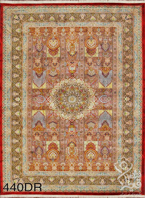 فرش قیطران 1200 شانه کلکسیون ابریشمی طرح قابی زمینه رناسی (برجسته)