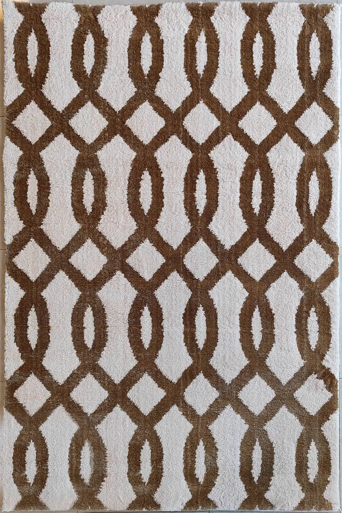 فرش آدینا پرزبلند کلکسیون ویلو کد 1704 زمینه کرم-طلایی (شگی)